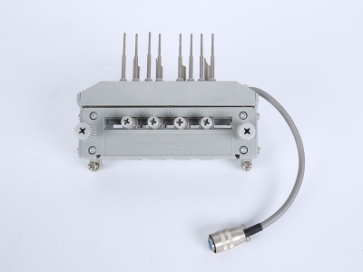 HH102A單相PC國網(wǎng)、南網(wǎng)背出線(xiàn)表座帶輔助端子（105、125MM-孔距，M8-螺桿）