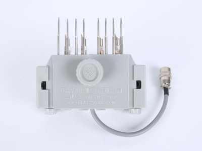 HH103單相國網(wǎng)、南網(wǎng)背出線(xiàn)表座（105、125MM-孔距，M8-螺桿）