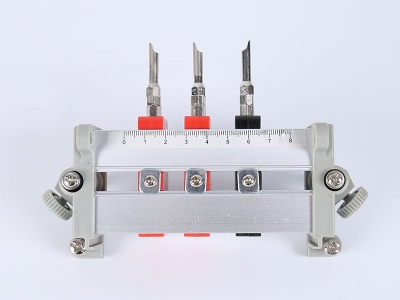 HH2017A單相鋁合金背出線(xiàn)表座（3滑塊-105、125MM-孔距，M8-螺桿）