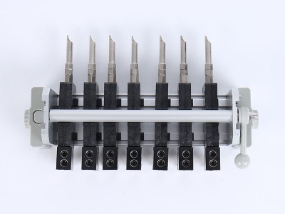 HH2020B三相偏心輪下出線(xiàn)表座 （7滑塊 150、155、165、180、 200x40MM 孔距,M6 螺桿）